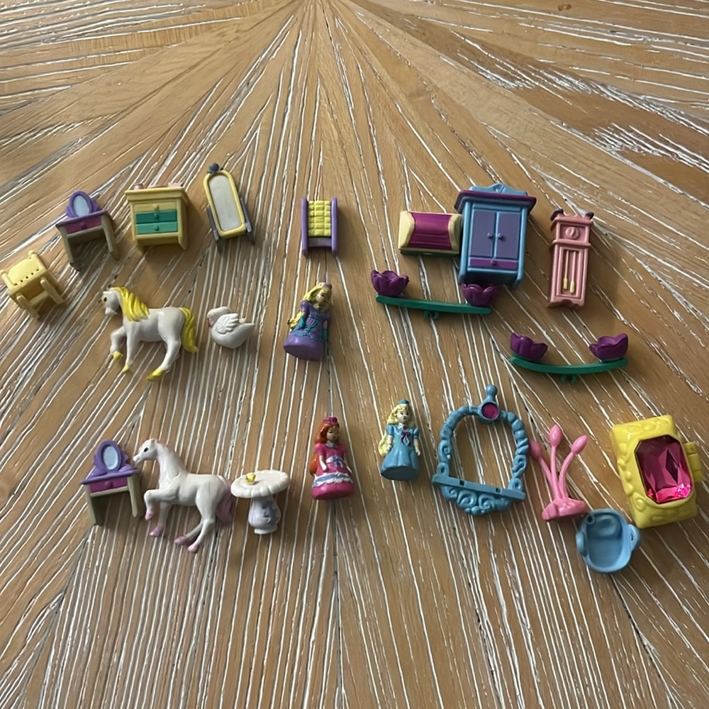 1995 Lot of Starcastle furniture and figurines